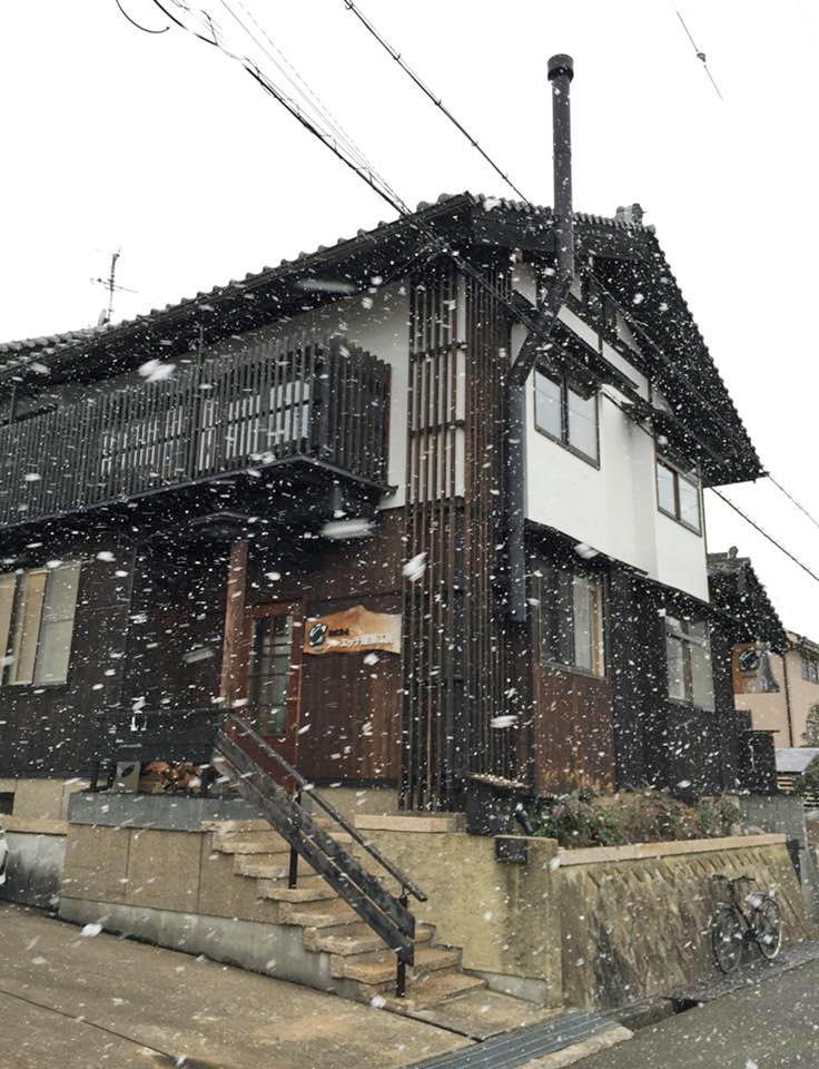 雪と木の家.jpg