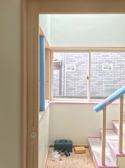 サンルーム　階段　木の家　シーエッチ　漆喰.jpg